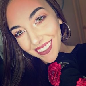 💕 Meet your Poshmark Seller 💕